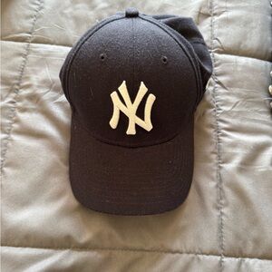New York Yankees Fitted Medium Hat